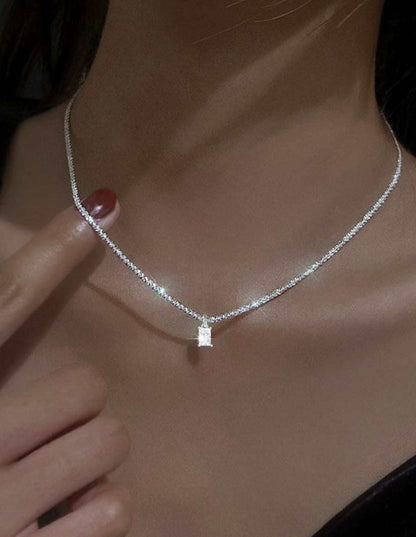 Mia Collar minimalista con piedras de circonio