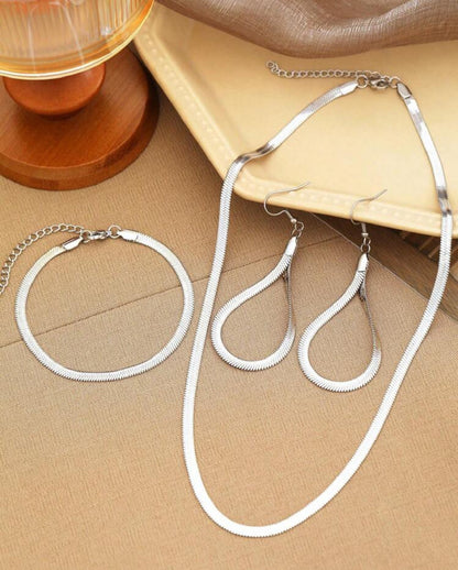 MIA - Set collar, aretes y pulsera Carlotta en Plateado