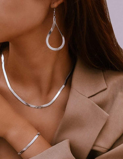 MIA - Set collar, aretes y pulsera Carlotta en Plateado