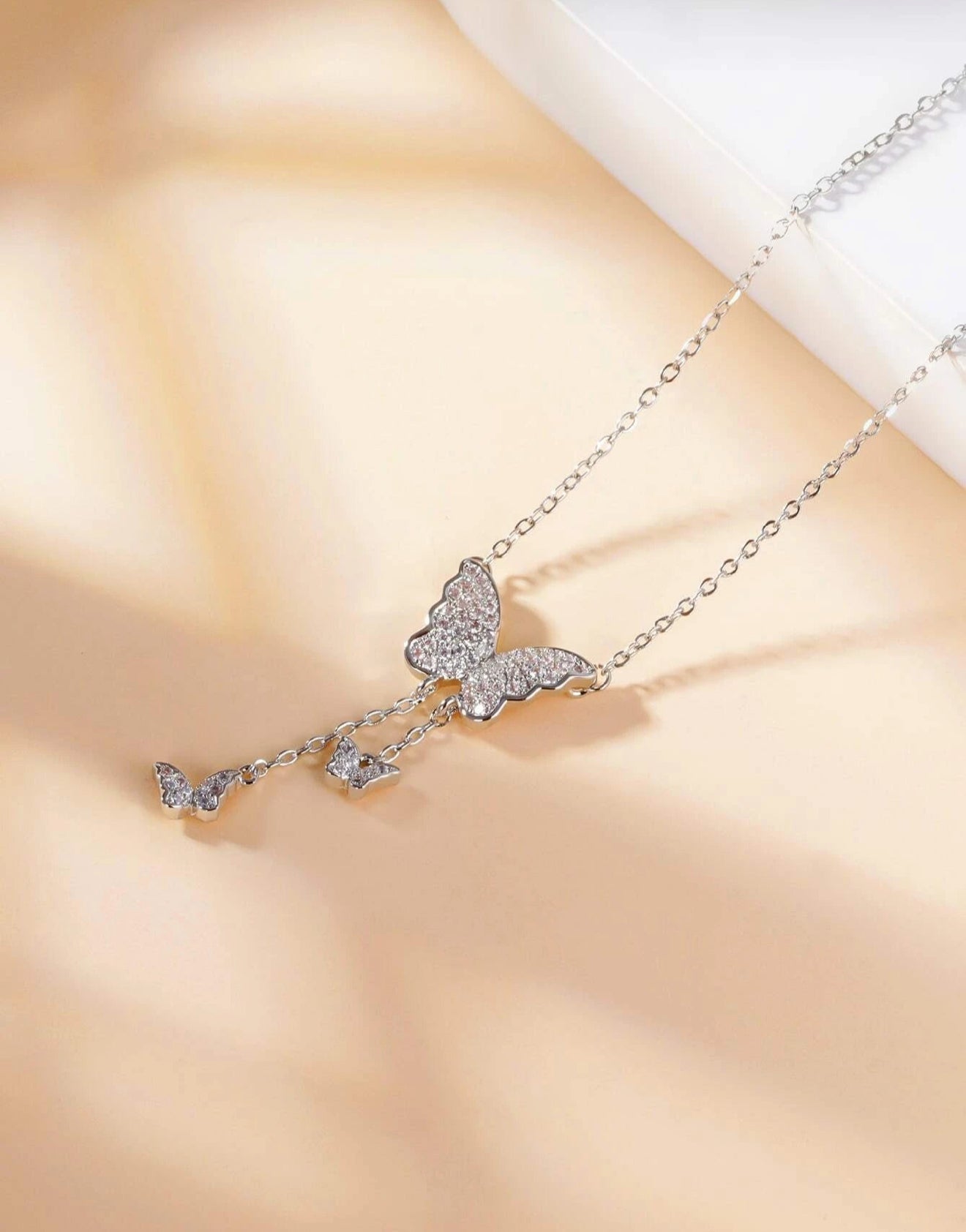 Mia Collar con dije de mariposa en acero inoxidable Plateado