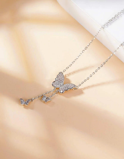 Mia Collar con dije de mariposa en acero inoxidable Plateado