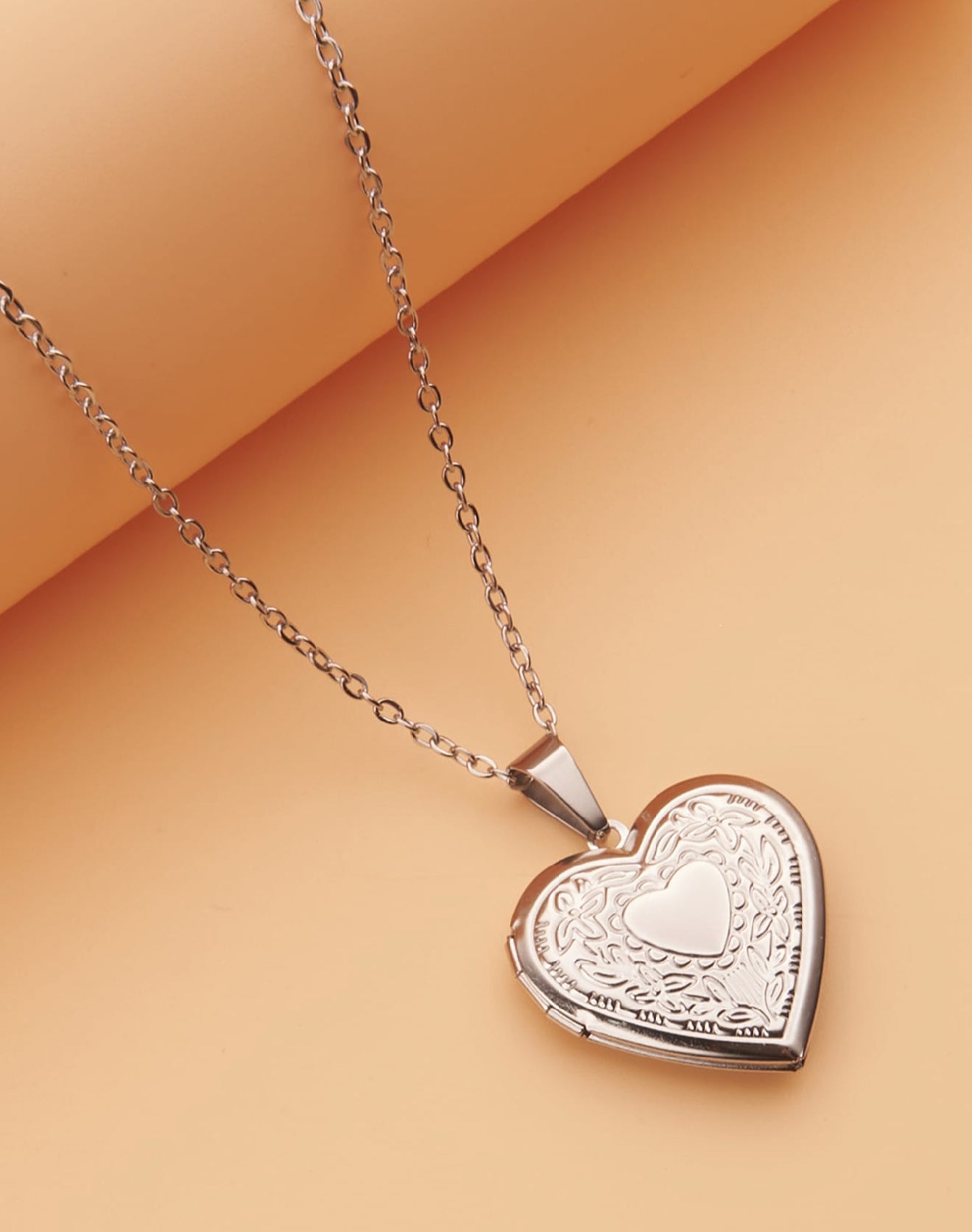 Mia collar relicario corazón