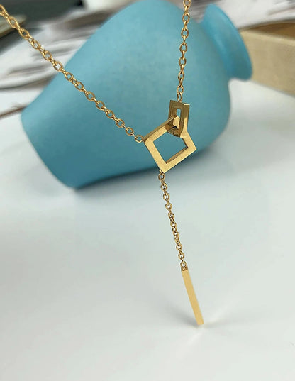 Mia Collar dorado en acero inoxidable con dijes geométricos