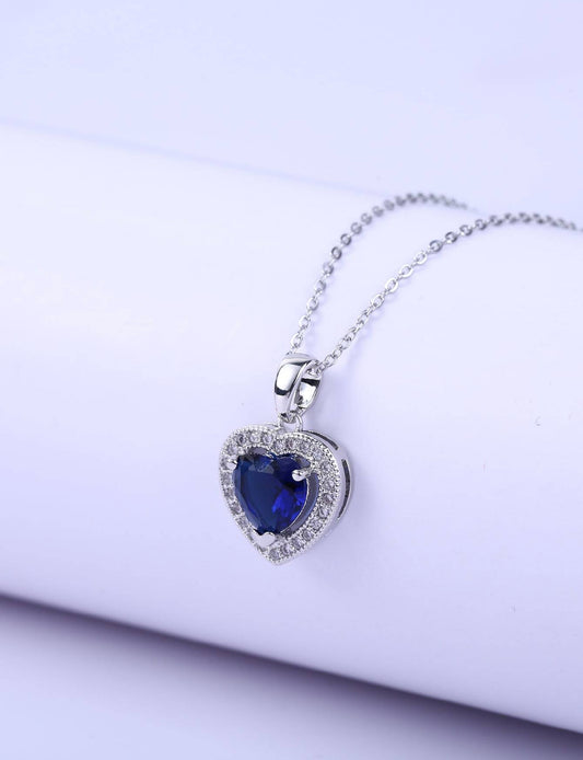 Mia Collar con dije de corazón y piedra azul en acero inoxidable