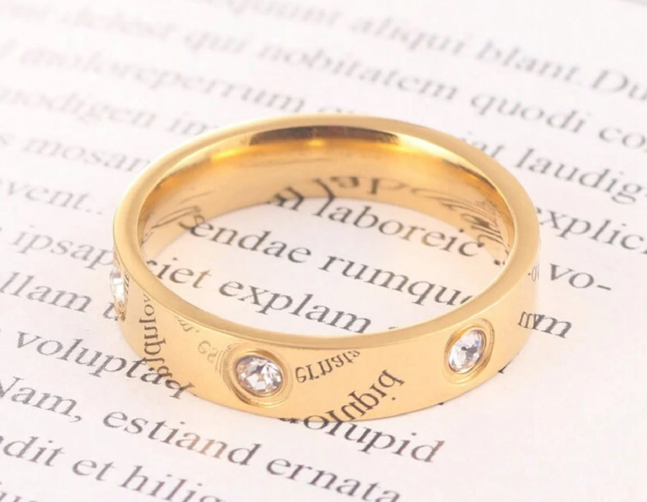 Sortija de dama en acero inoxidable con piedra de circonio