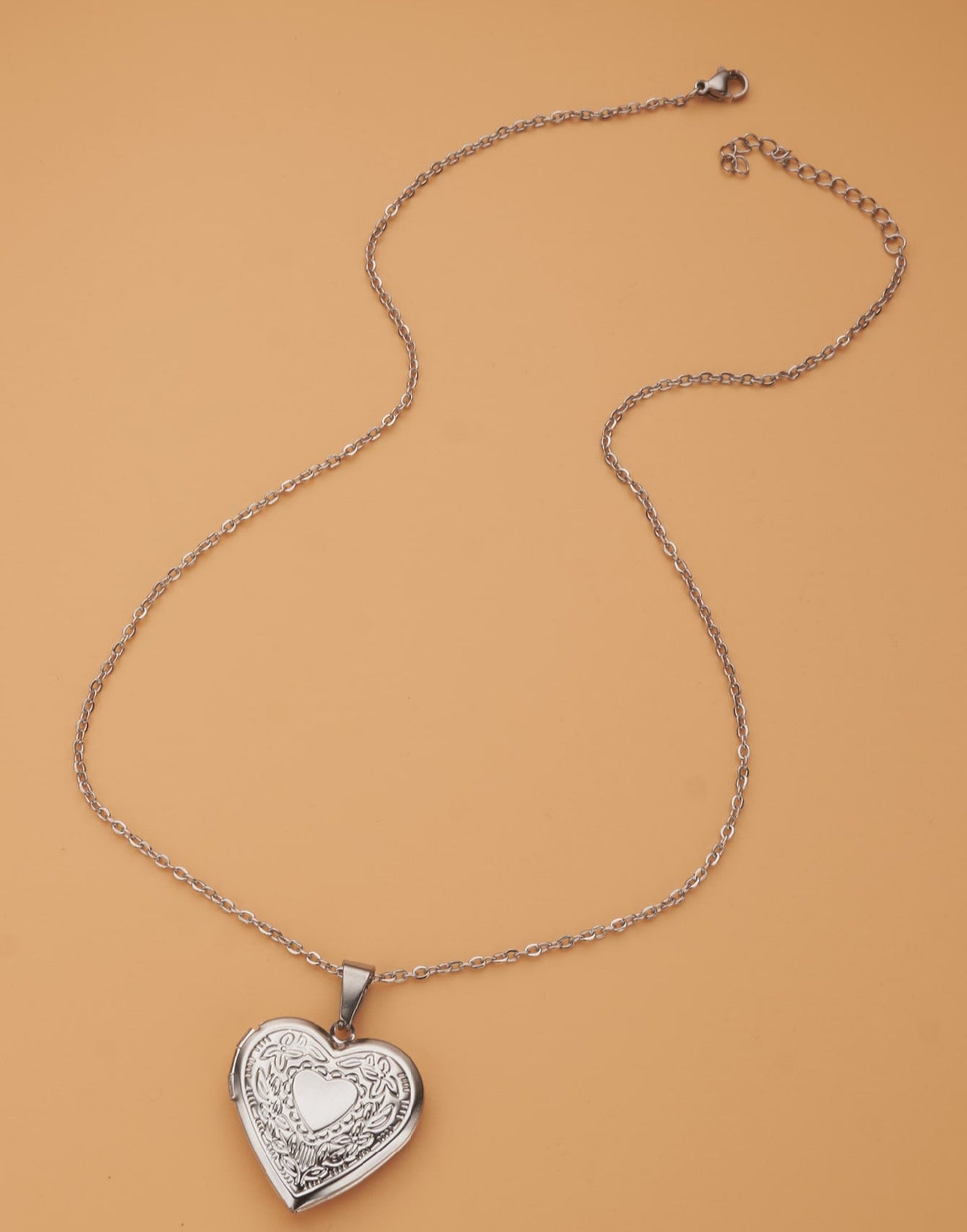 Mia collar relicario corazón