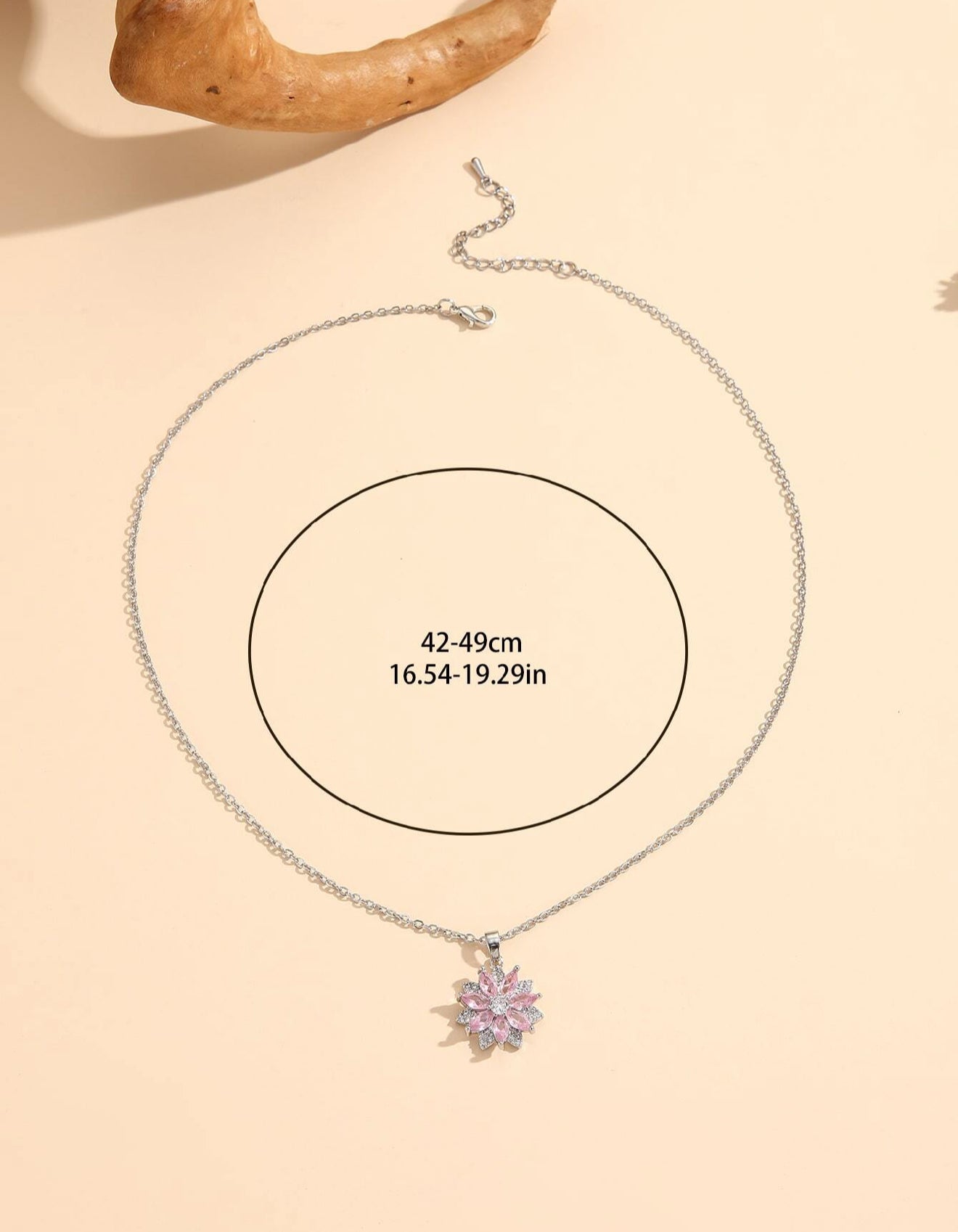 Mia Collar plateado con dije de flor y piedra amatista