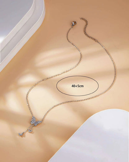 Mia Collar con dije de mariposa en acero inoxidable Plateado