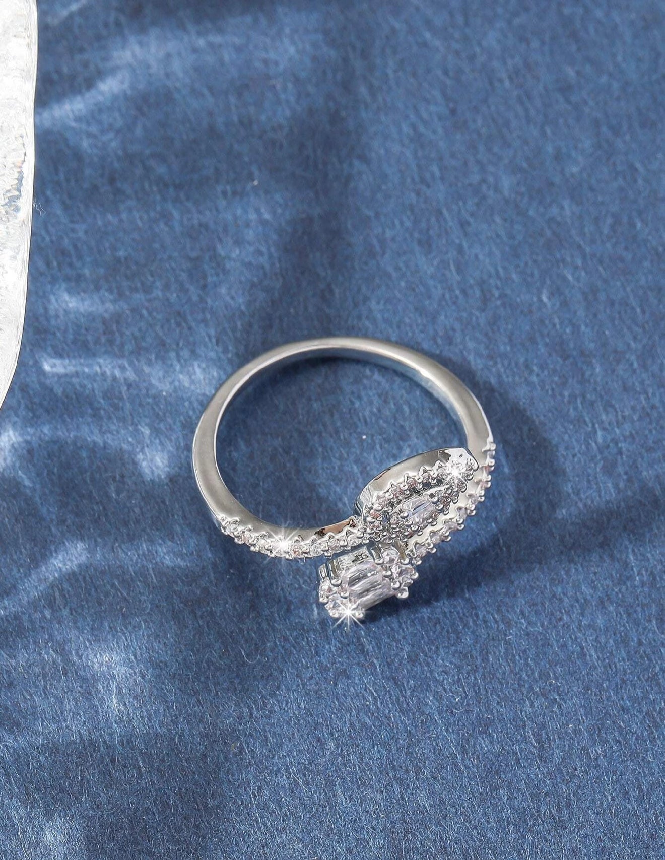 Sortija de dama plateado con circonio ajustable