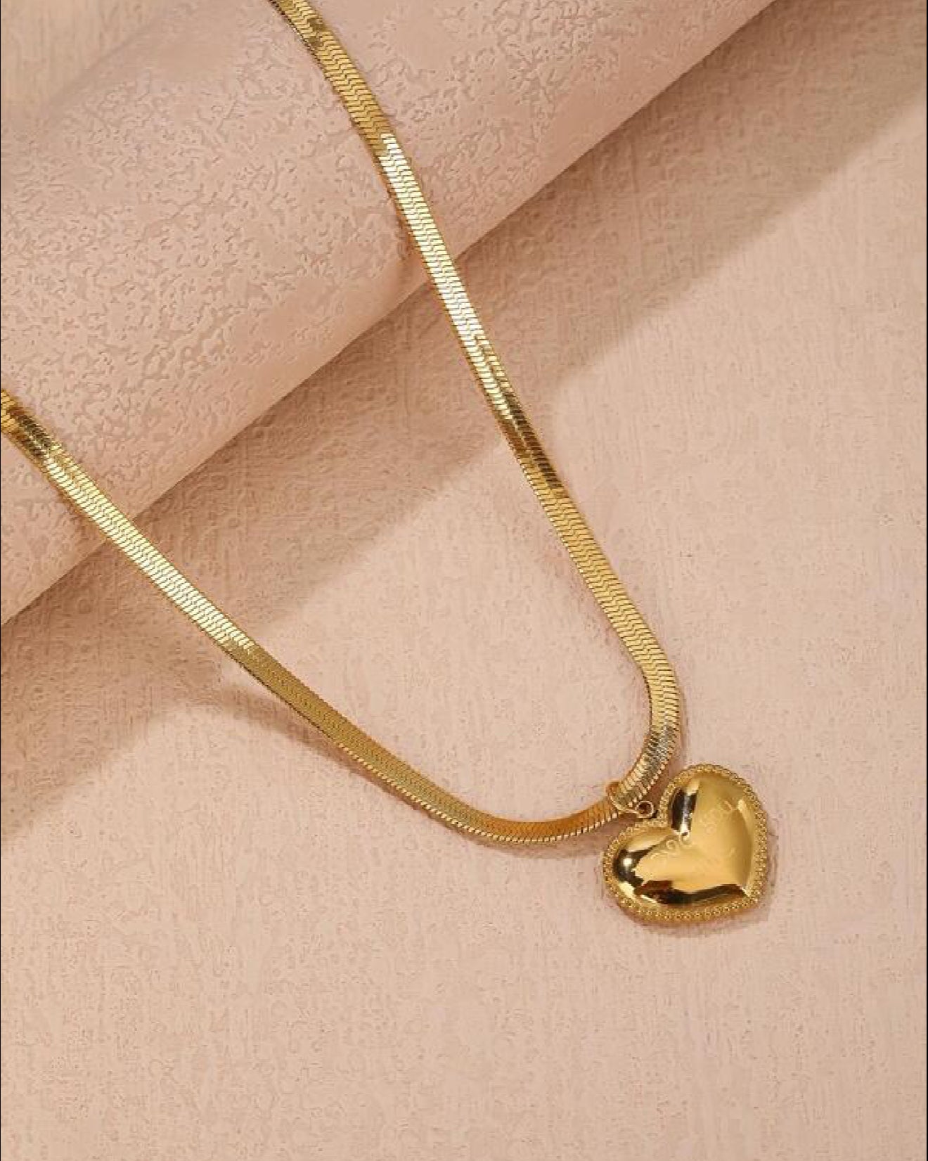 Mia Collar Dorado con Corazón Luccia