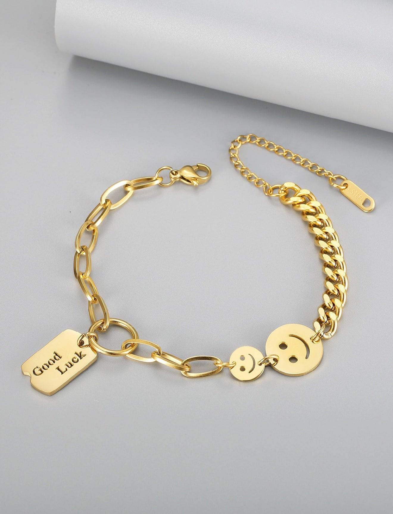 MIA - Brazalete Good Luck Dorado
