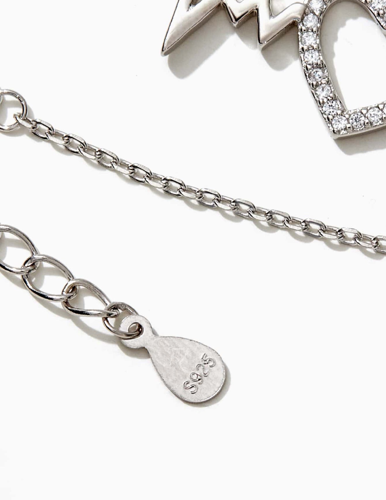 MIA - Pulsera de Plata con detalle de Corazón plateado