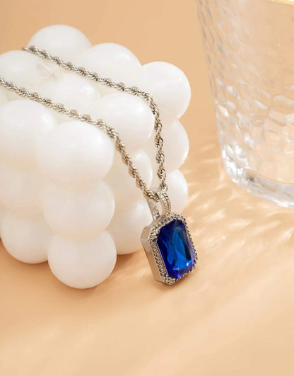 Mia Collar plateado con dije de piedra azul en acero inoxidable