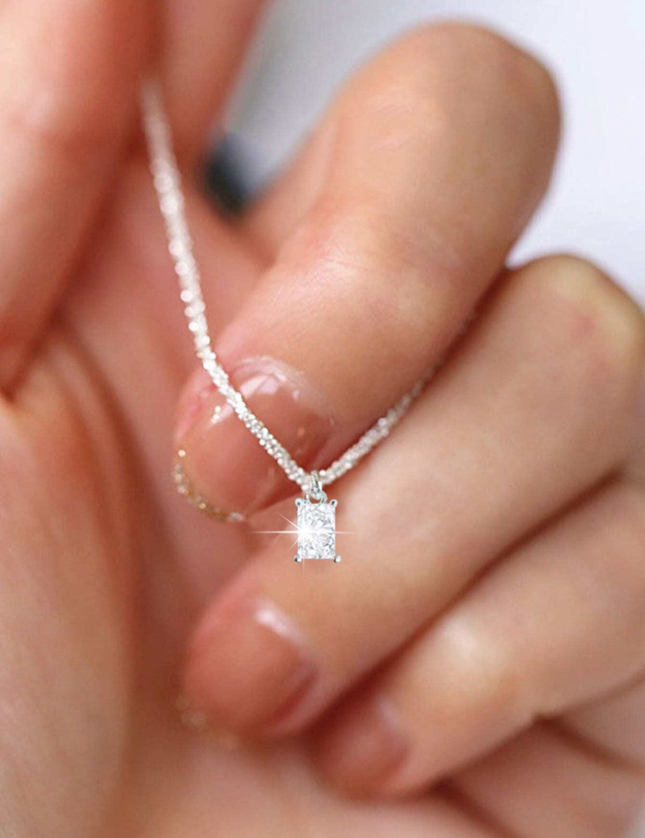 Mia Collar minimalista con piedras de circonio
