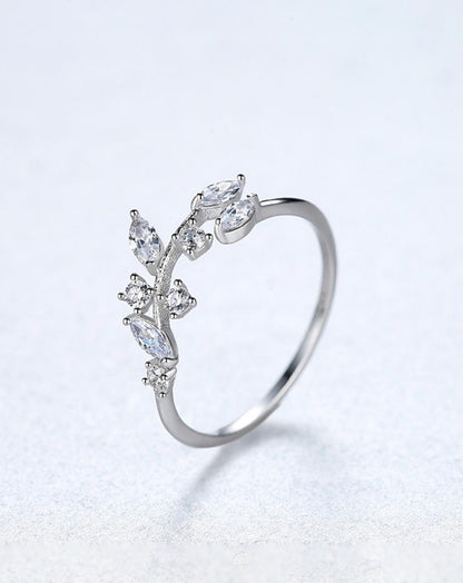 Sortija de dama en plata 925 con hojas y piedras
