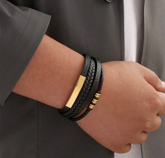 Double bracelet with magnetic closure and gold metal details