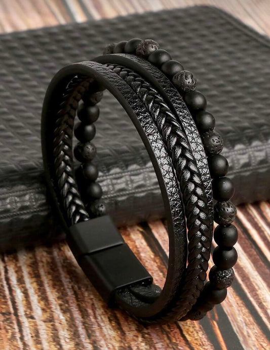 Pulsera con diseño trenzado negro con piedra lava y ónix mate