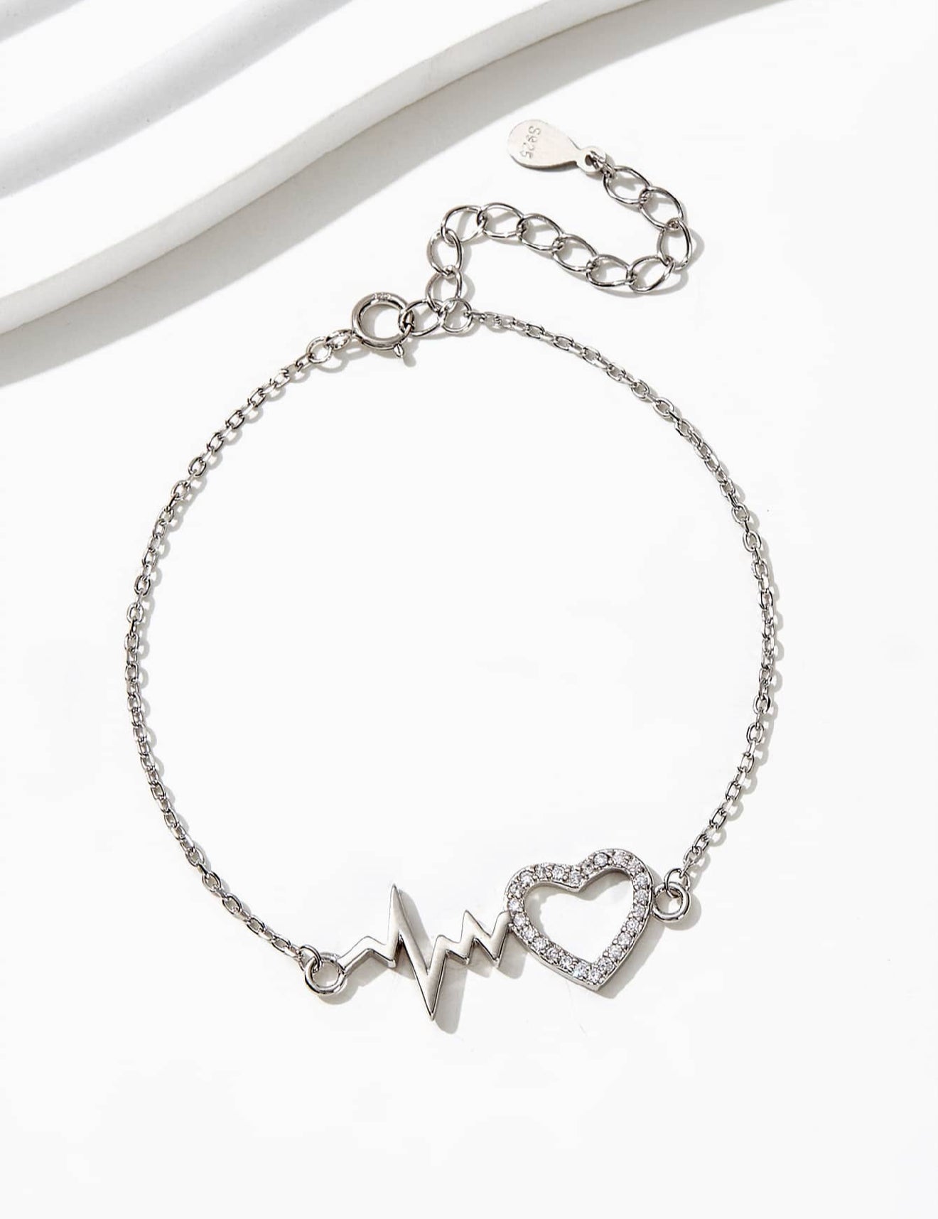 MIA - Pulsera de Plata con detalle de Corazón plateado