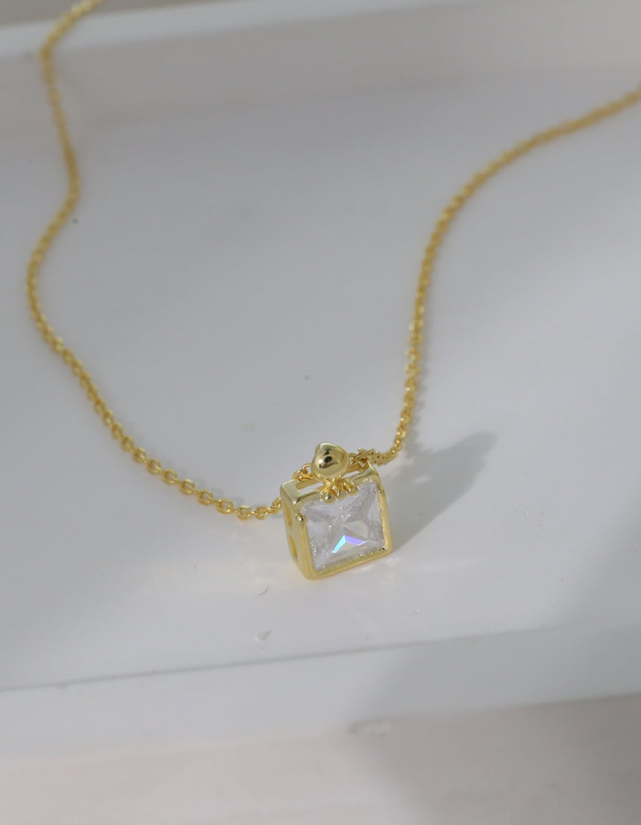 Mia Collar de Plata con baño de Oro de 14kl con dije cuadrado Andrea