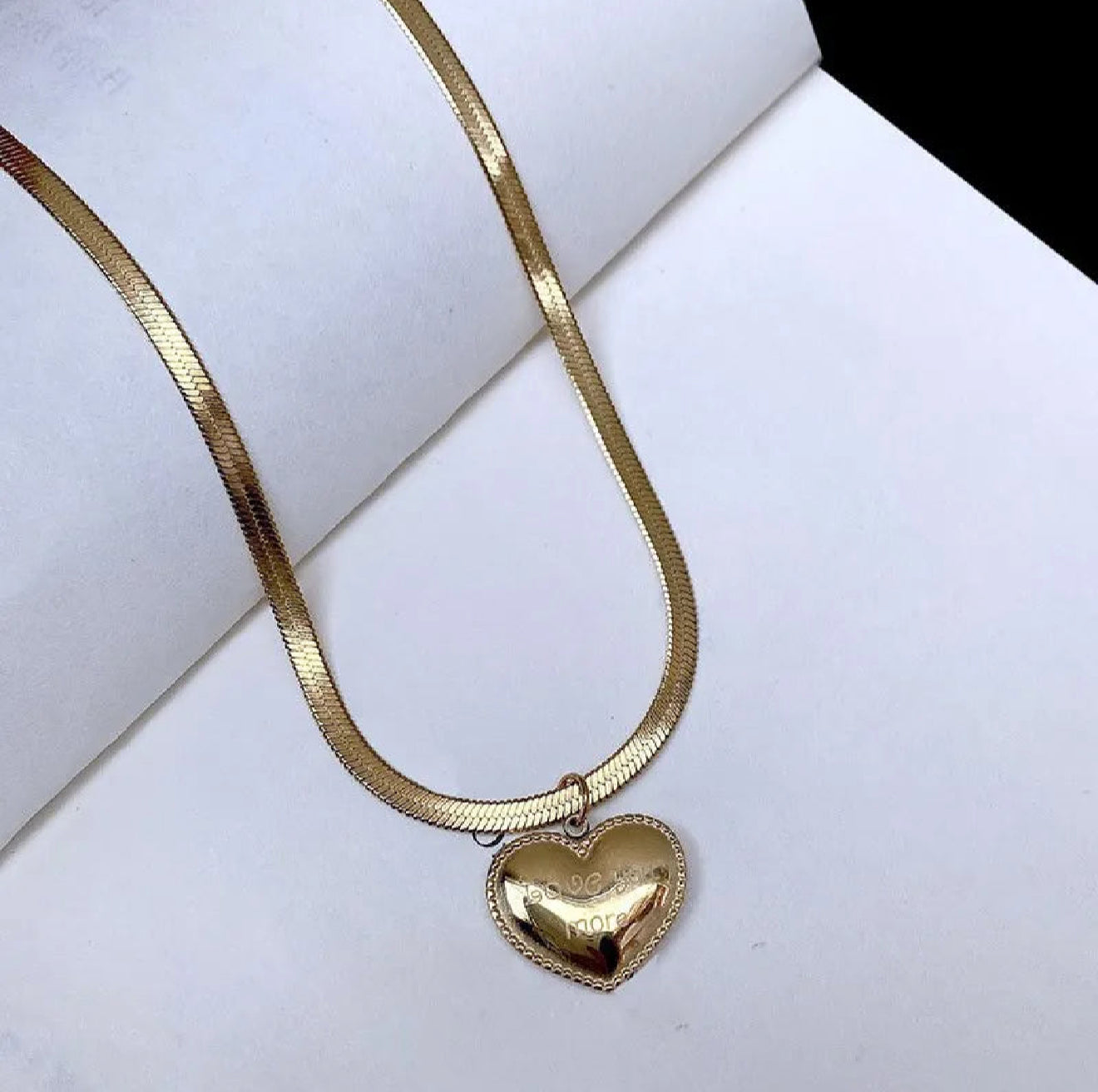 Mia Collar Dorado con Corazón Luccia