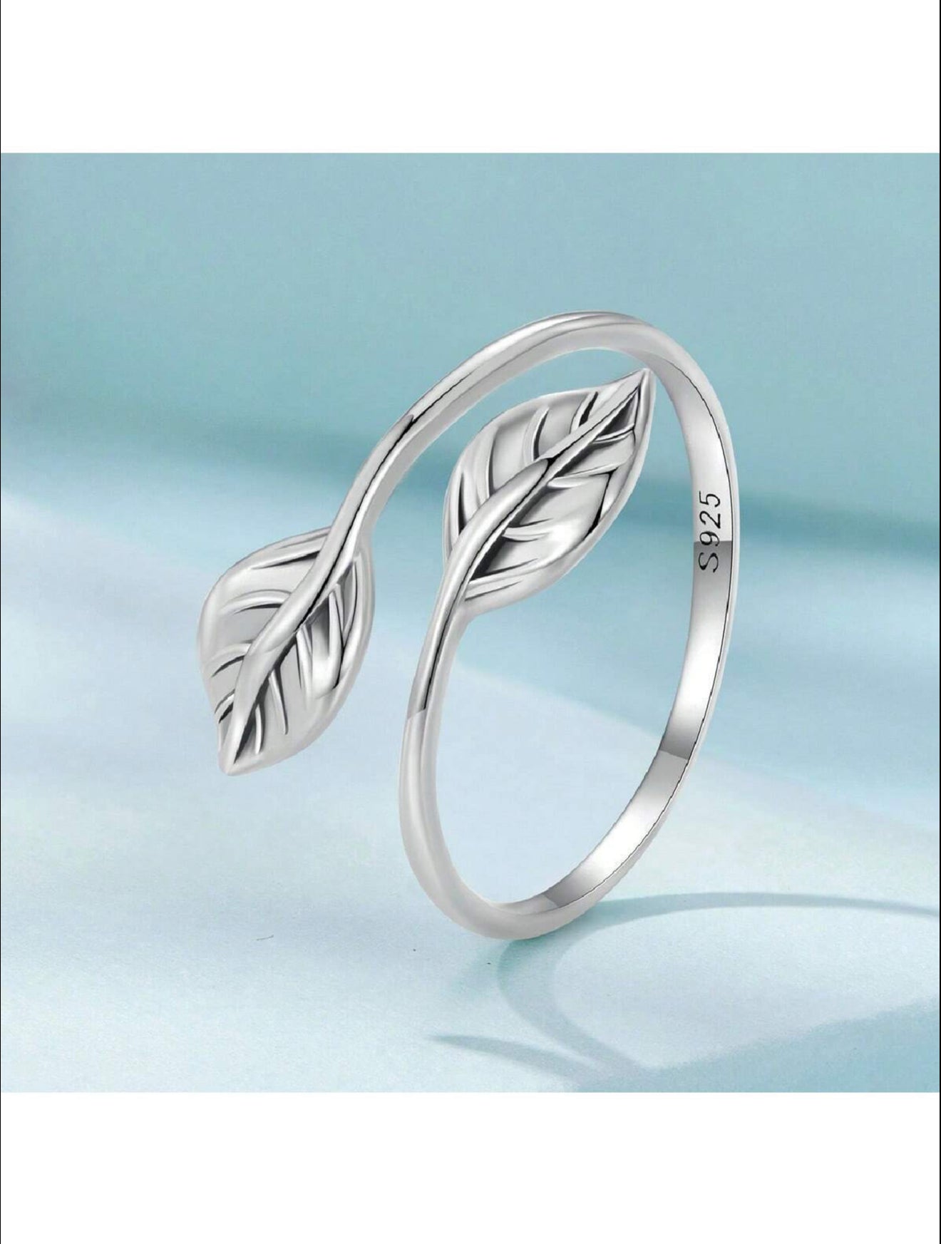 Sortija de dama en plata 925 con hojas y piedras