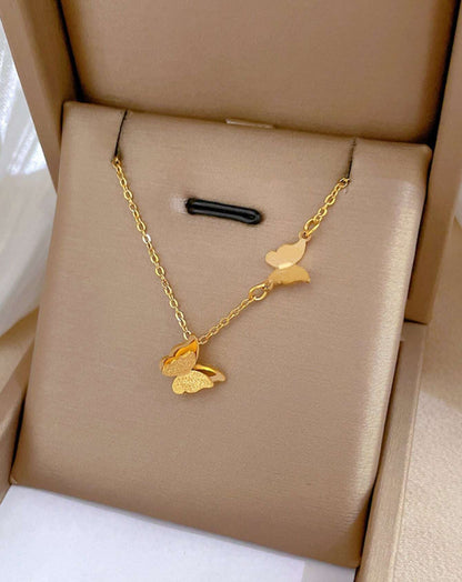 MIA - Set collar y aretes dorado baño de oro 18k mariposa