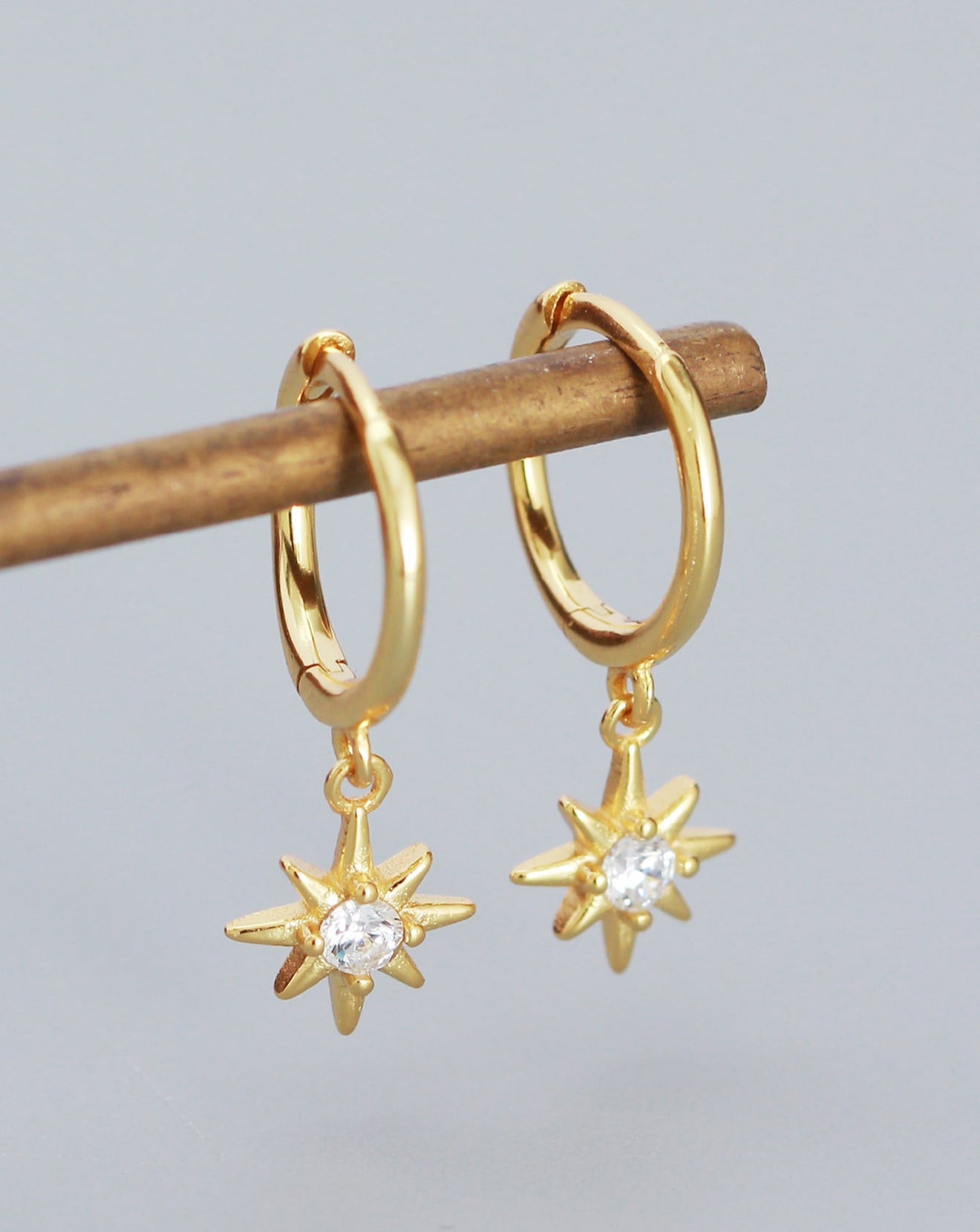 MIA - Pendientes de Estrella en Plata con baño de oro de 14 KL