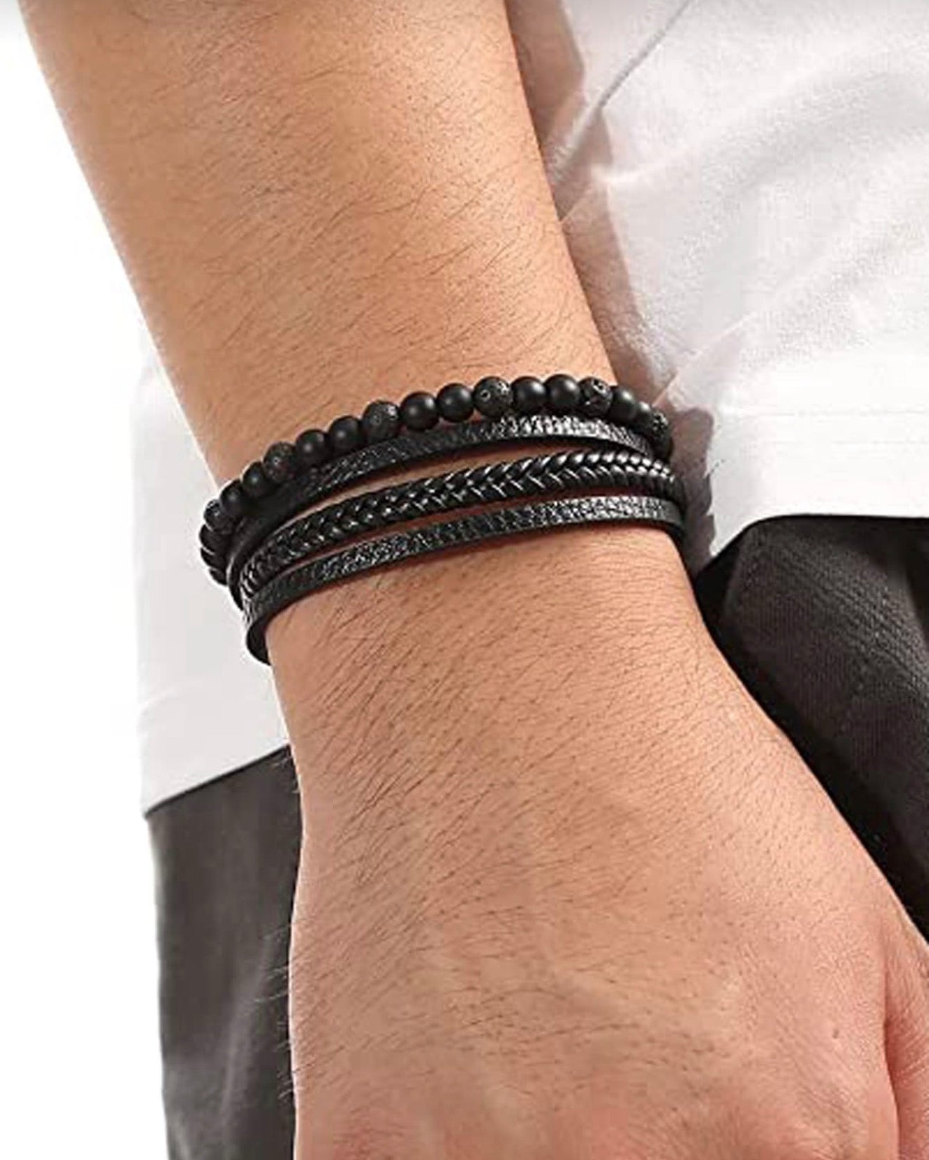Pulsera con diseño trenzado negro con piedra lava y ónix mate