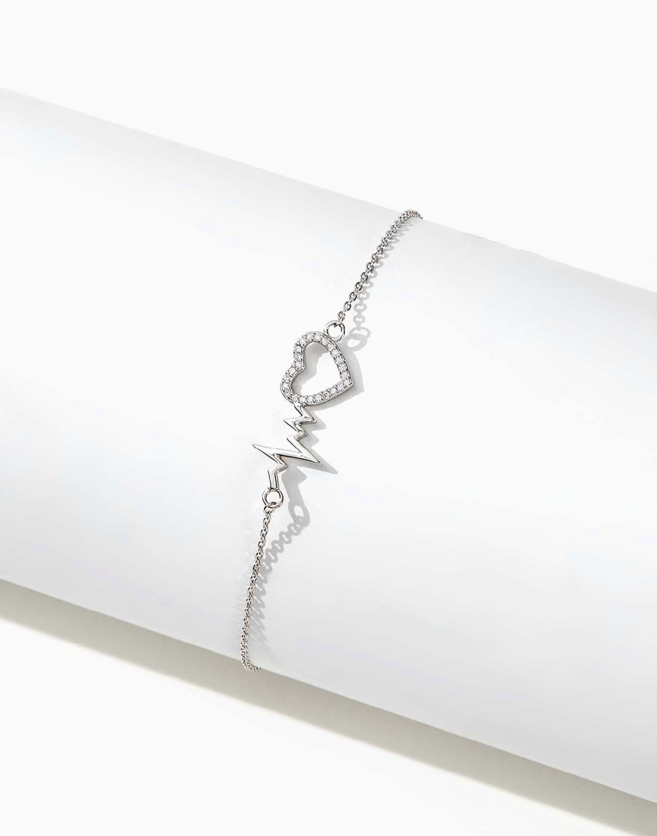 MIA - Pulsera de Plata con detalle de Corazón plateado