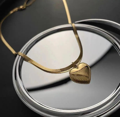 Mia Collar Dorado con Corazón Luccia