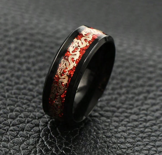 Anillo negro con rojo con detalle de dragón