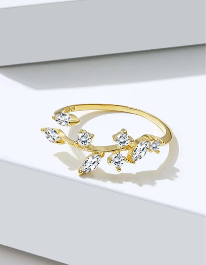 Sortija de dama en plata 925 Dorado con hojas y piedras