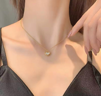 Mia Collar con Corazón Coreano