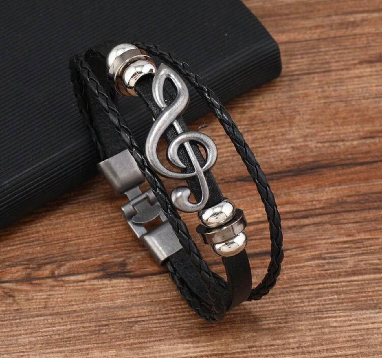 Pulsera negra con nota musical