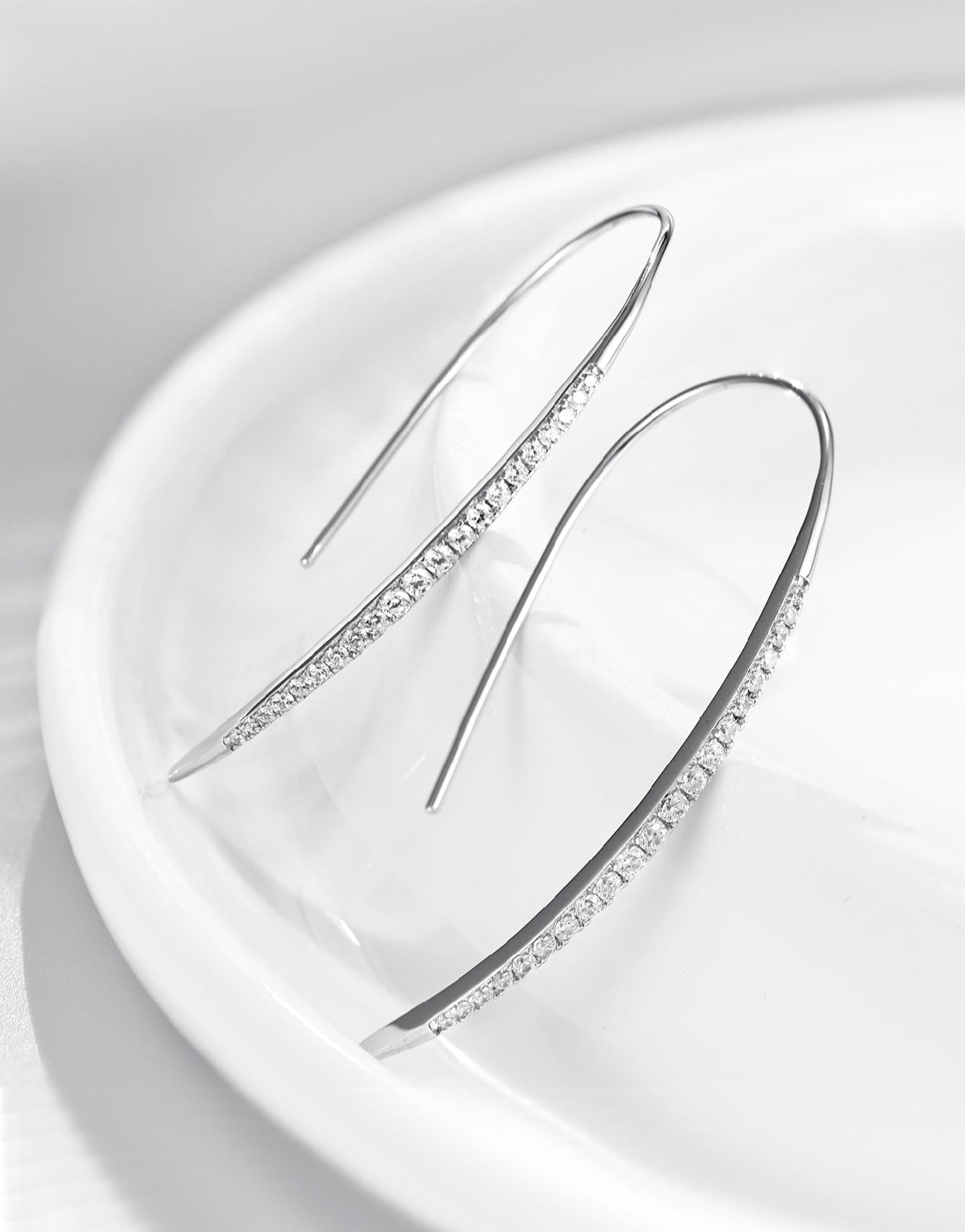 MIA - Pendientes largos Minimalistas en Plata 925 con Circones