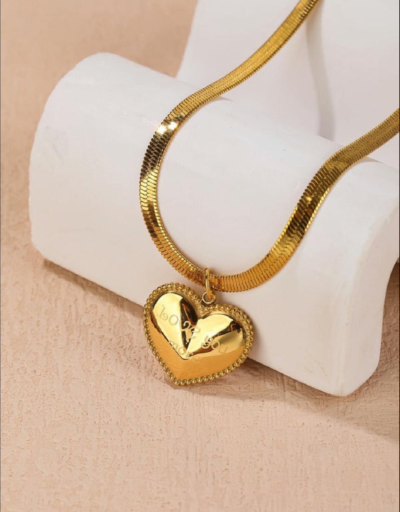 Mia Collar Dorado con Corazón Luccia