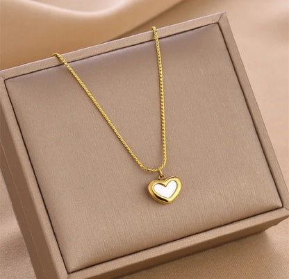 Mia Collar con Corazón Coreano