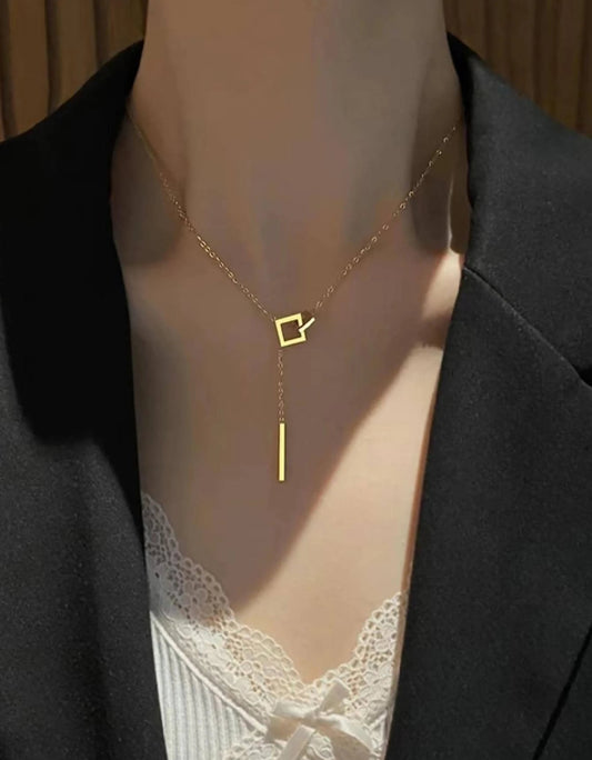 Mia Collar dorado en acero inoxidable con dijes geométricos