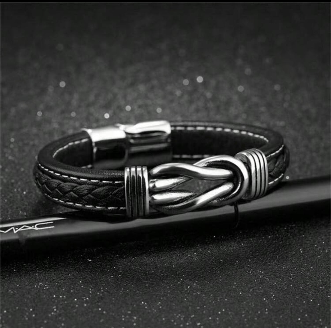 Pulsera de hombres con diseño de infinito