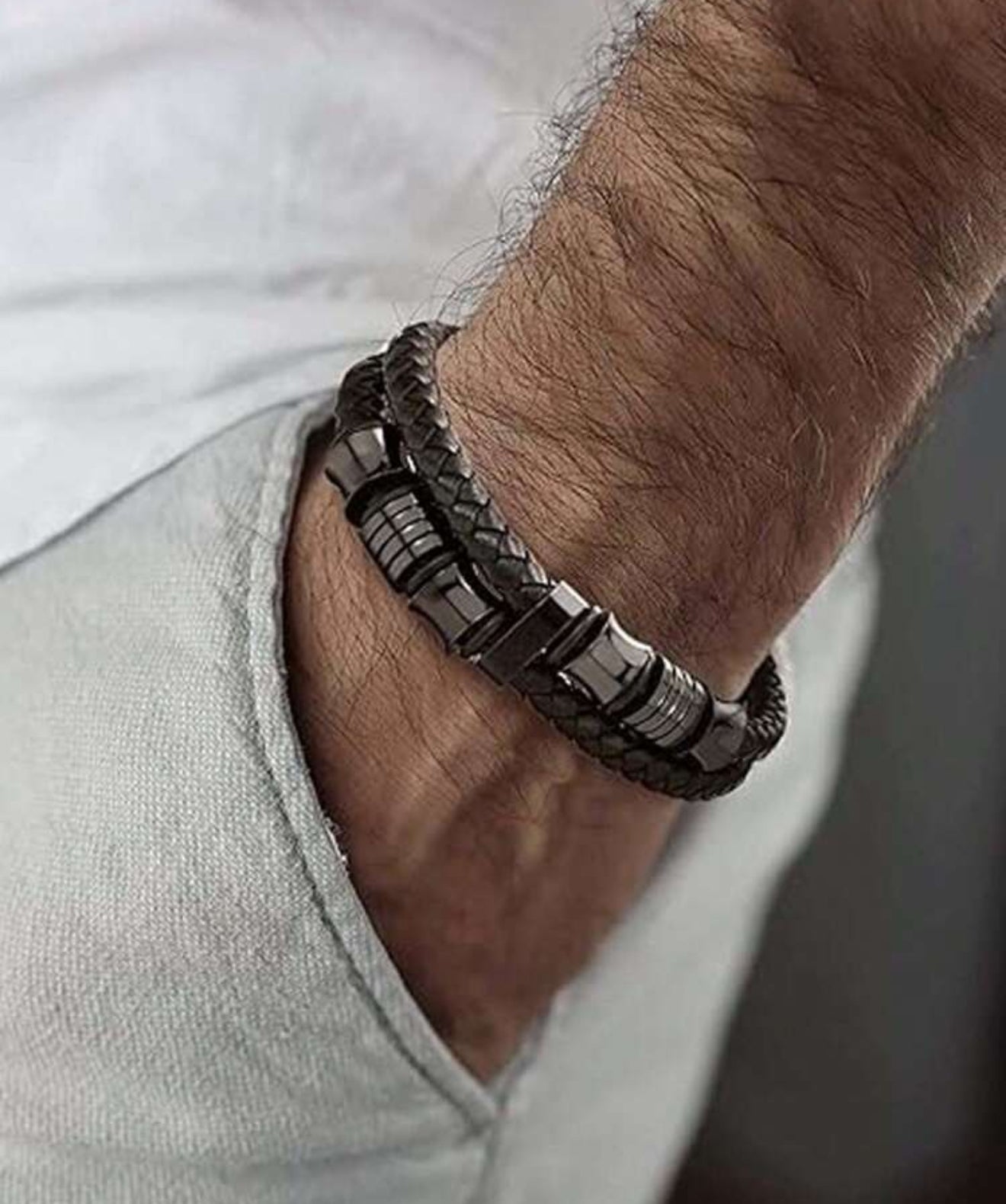 Pulsera Negra en Cuero Trenzado