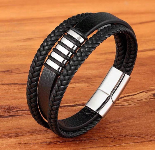 Pulsera Negra en Cuero Trenzado con plateado