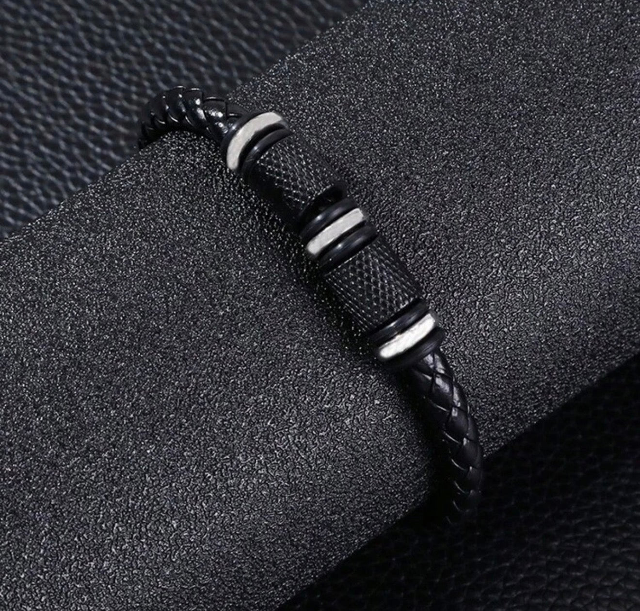 Pulsera con diseño trenzado magnético corchete