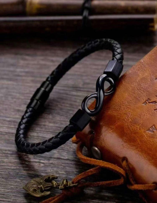 Pulsera con diseño trenzado infinito magnético corchete