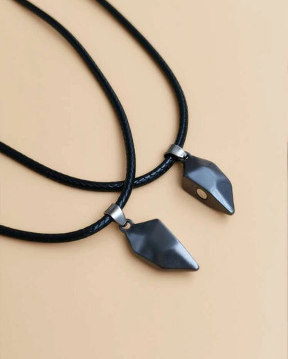 Collar pareja con corazon negro imantado