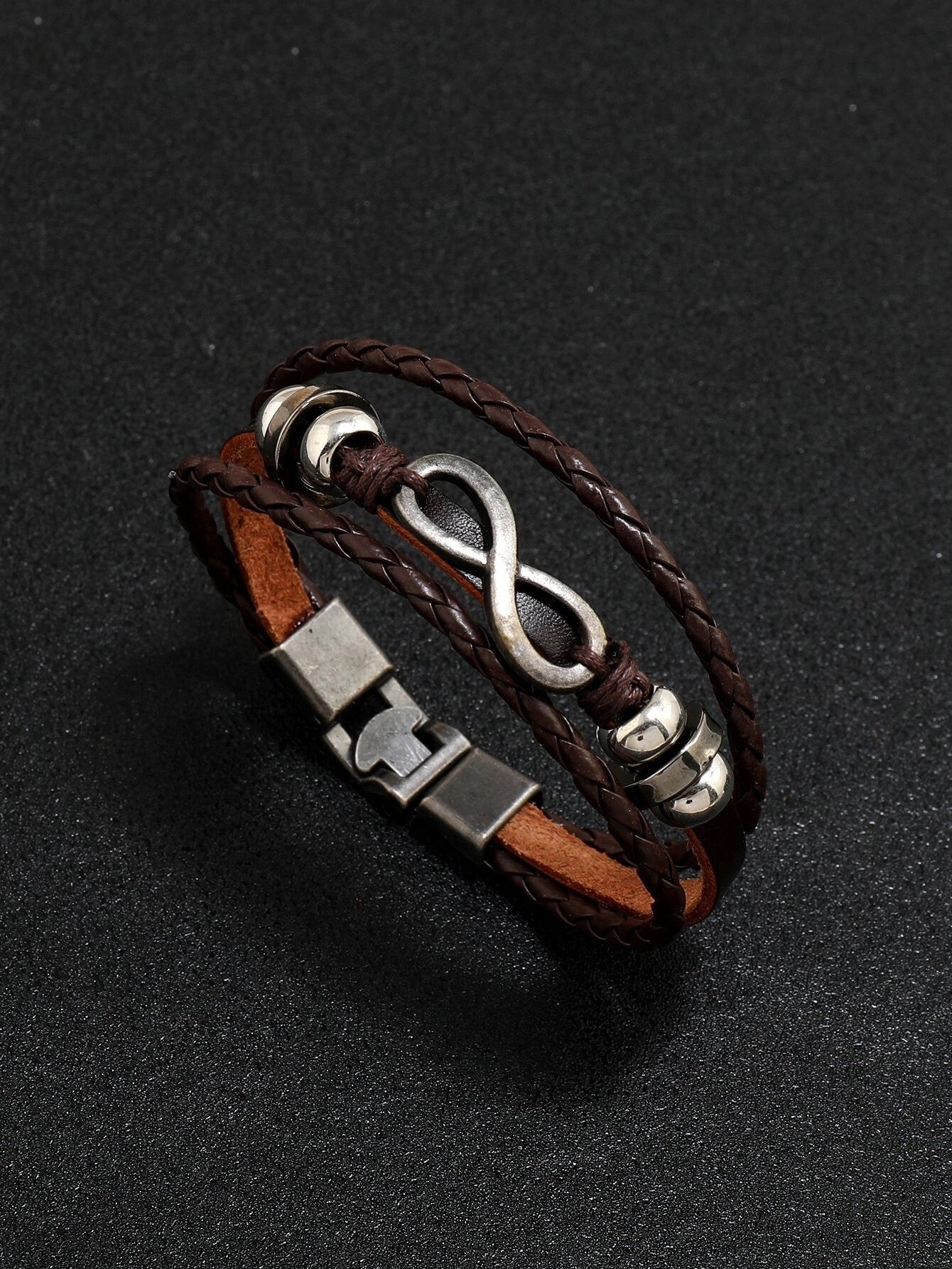 Pulsera masculina con diseño de infinito