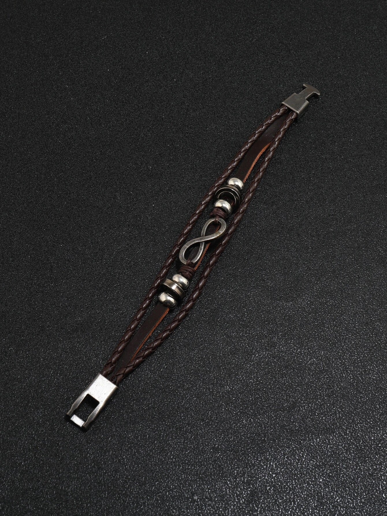 Pulsera masculina con diseño de infinito