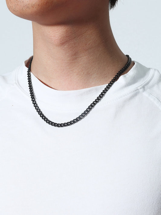 Collar de hombre negro minimalista